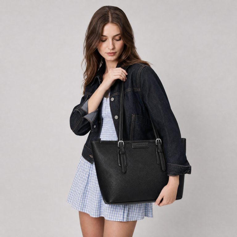 Sac cabas noir — Camille porté